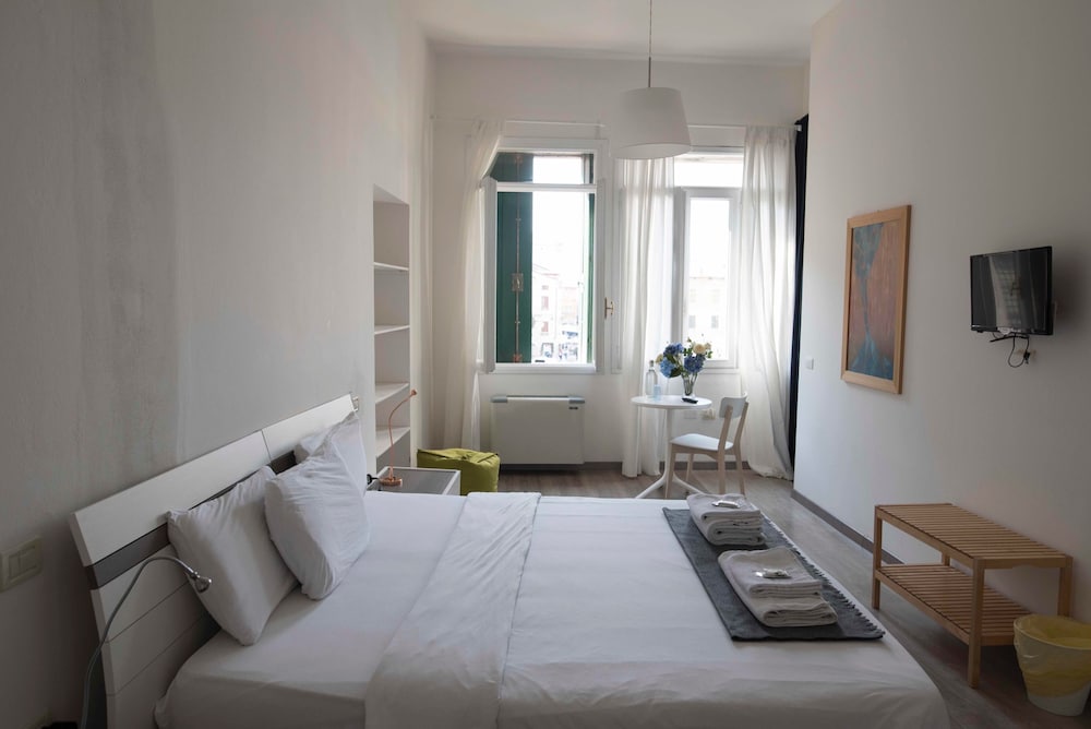 Deluxe Double Room, City View photo 3