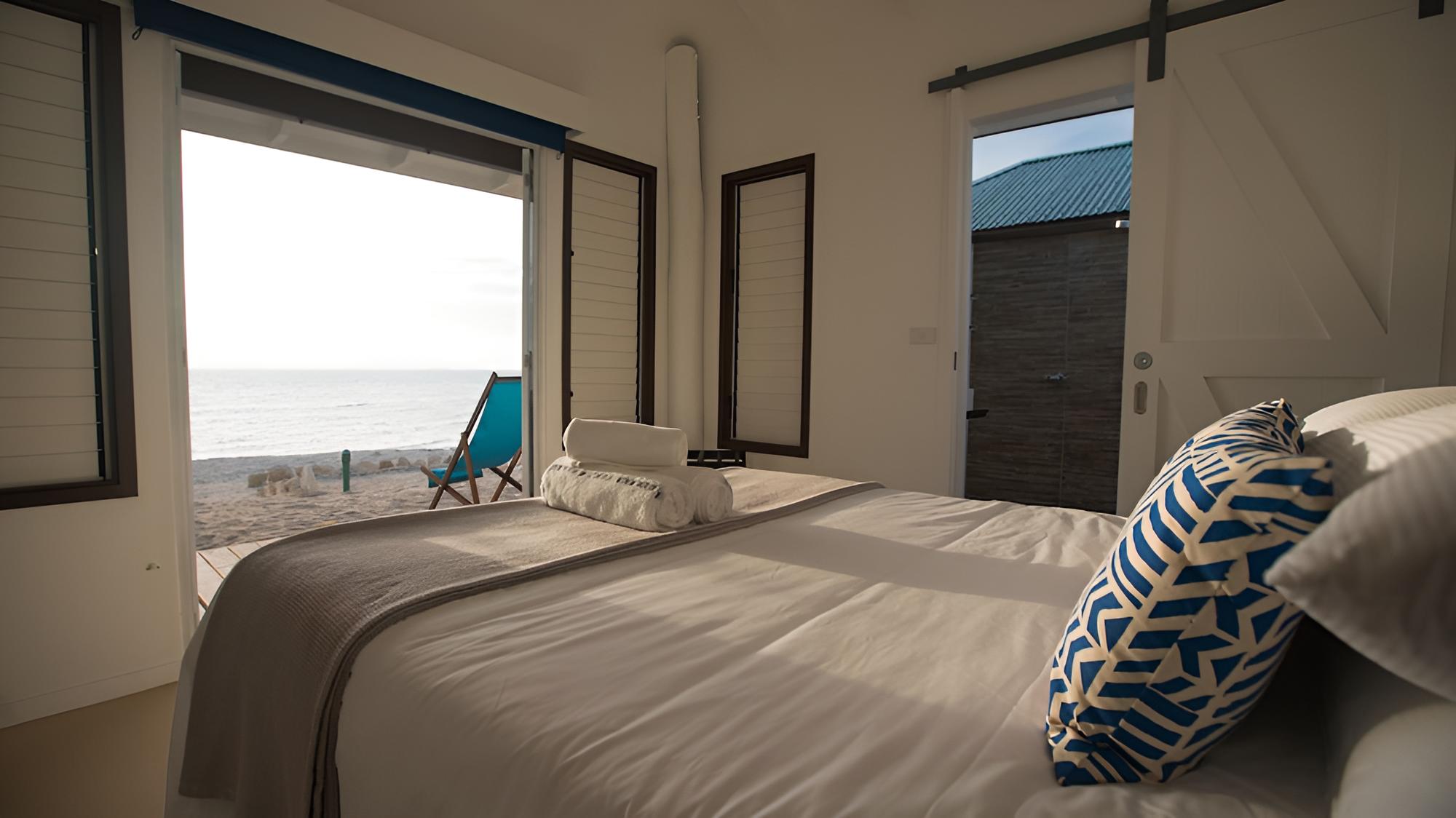 Beachfront Bure (Fan Cooled - Private Ensuite) photo 1