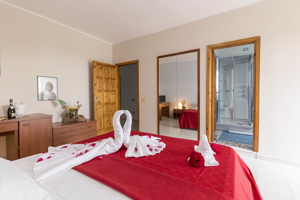 Classic Triple Room, Garden View photo 1