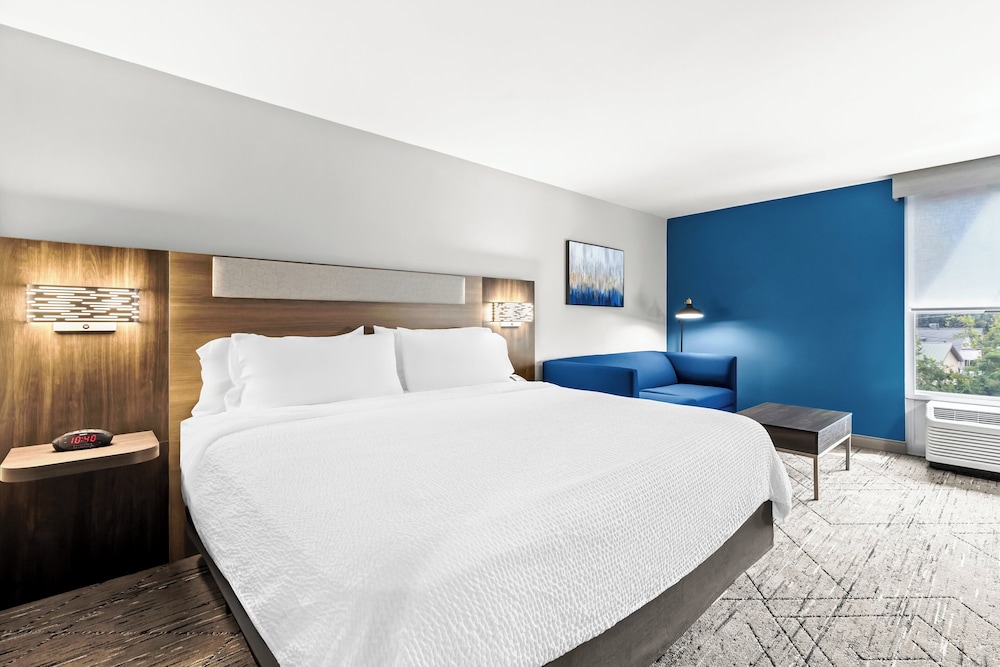 Standard Room, 1 King Bed, Accessible (Communications, Mobility, Access Tub) - Photo 2