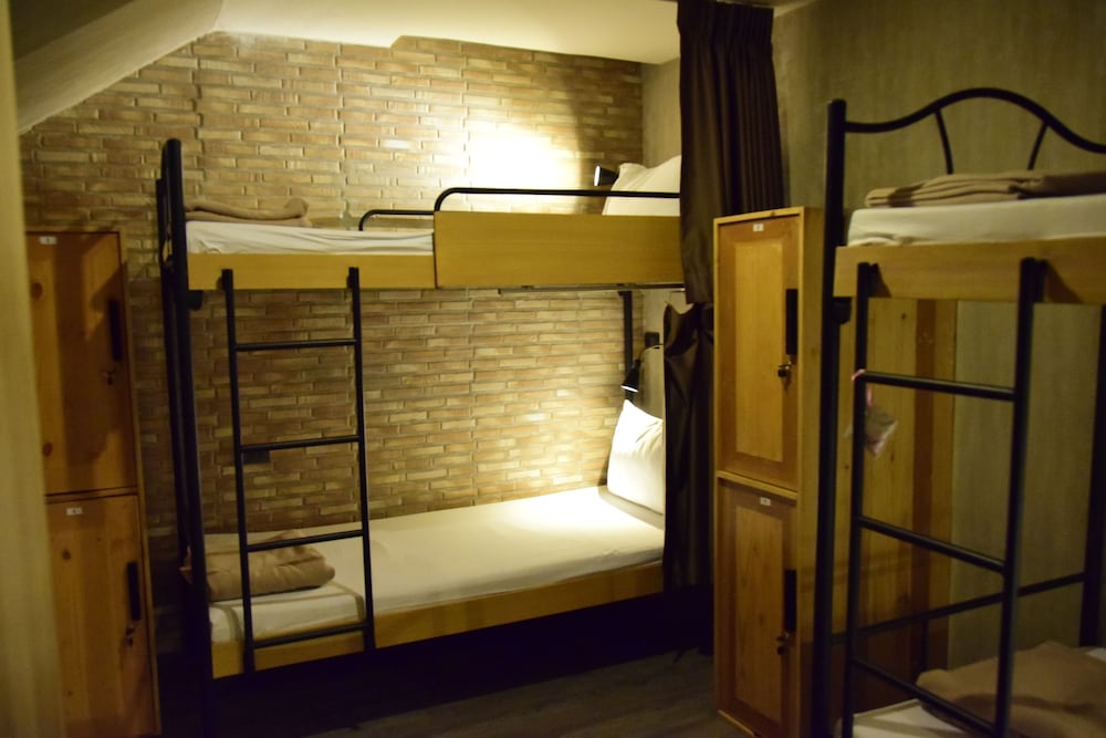 Mixed Dormitory, Shared Bathroom photo 1