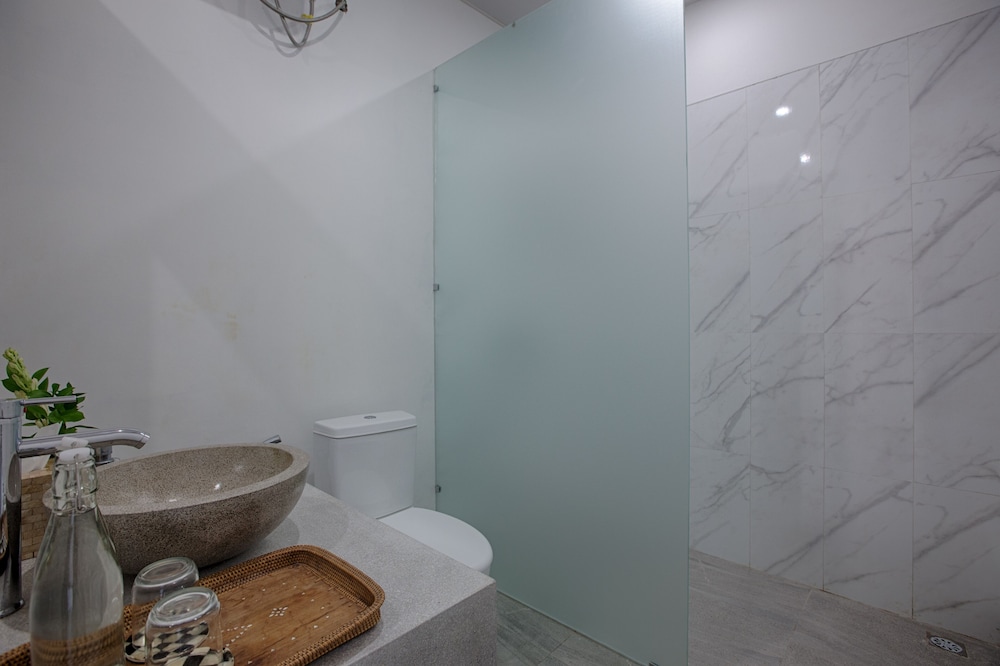 Deluxe Upper Floor - Photo 12