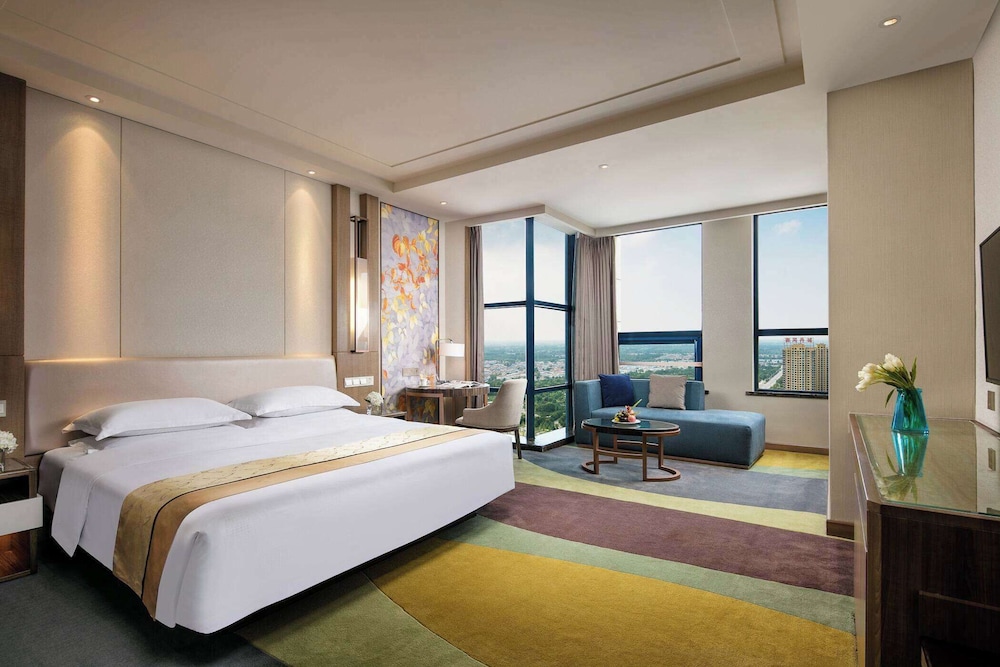 Room, 1 King Bed, Smoking photo 1