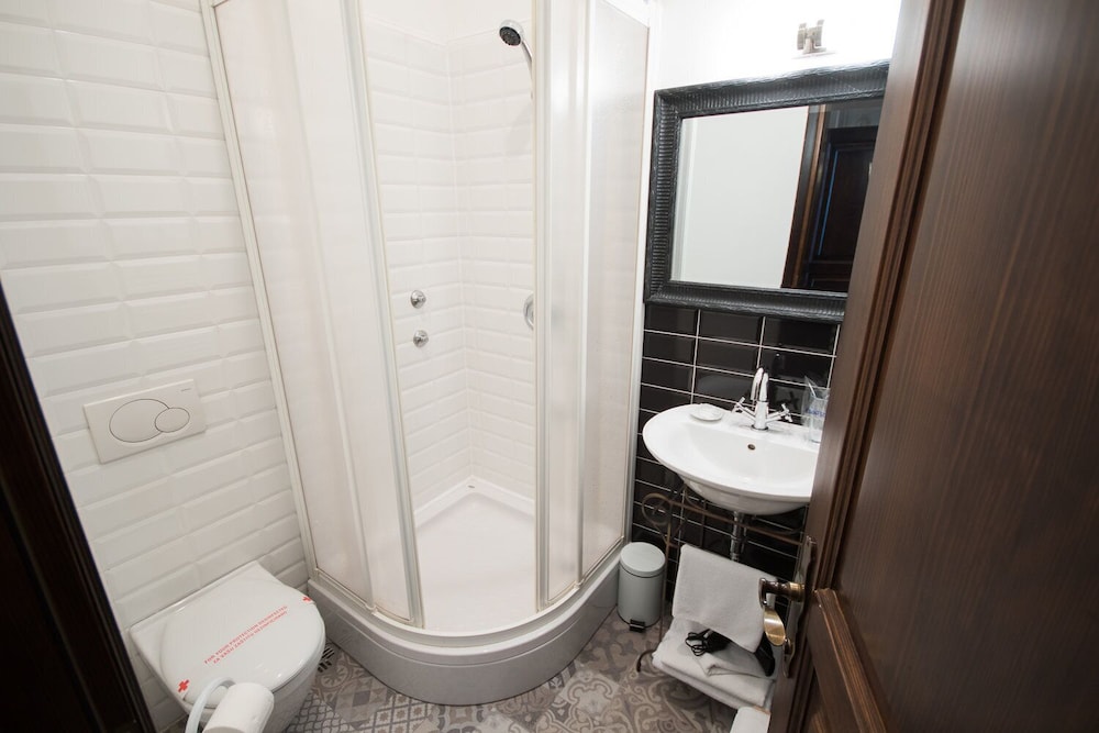 Single Room photo 2