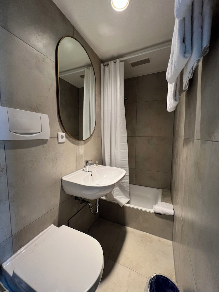 Economy Double Room - Photo 6