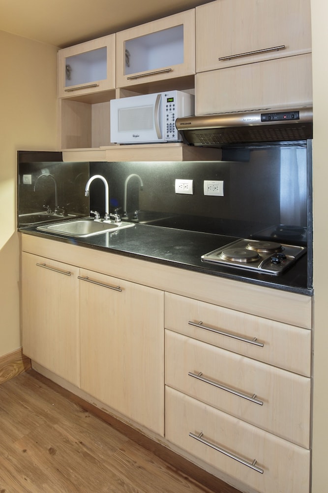 Suite, 1 Bedroom (Dining Area) - Photo 2
