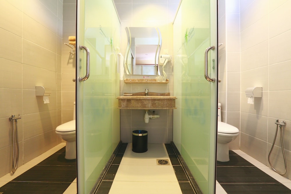 Deluxe Triple Room, Pool View photo 2