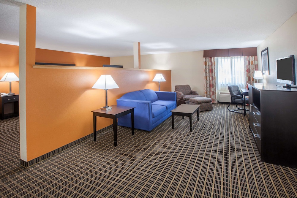 Suite, 1 Bedroom, Non Smoking (1 King Bed) photo 1