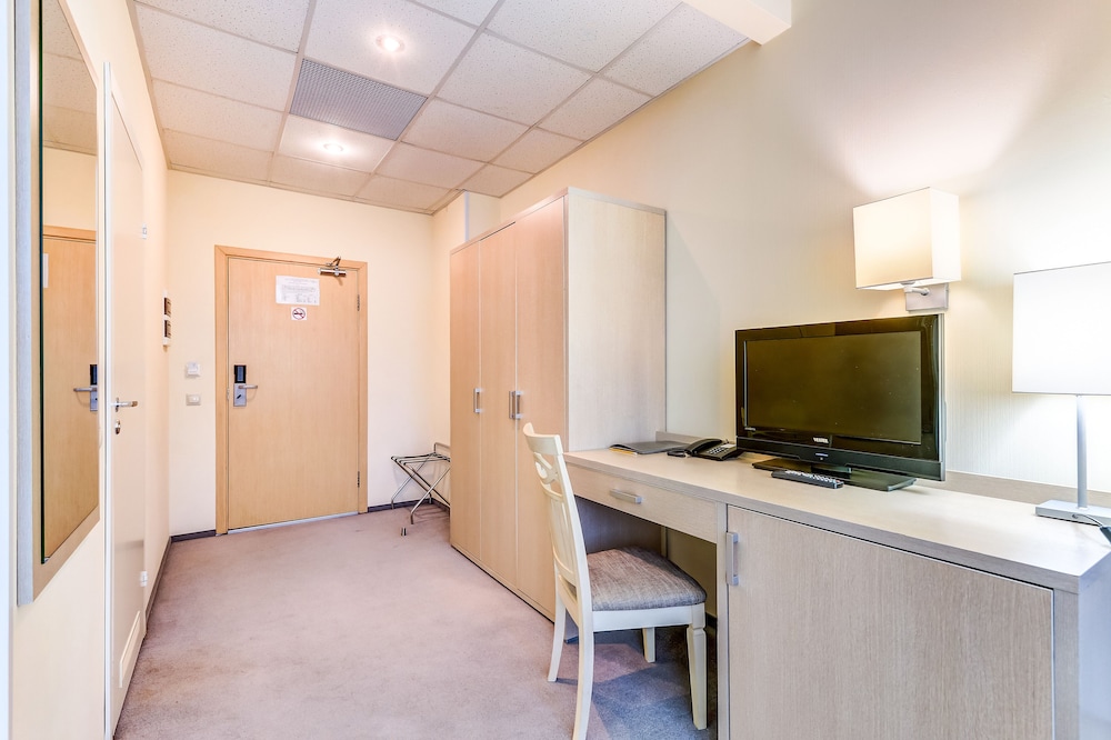 Standard Twin Room, River View photo 2