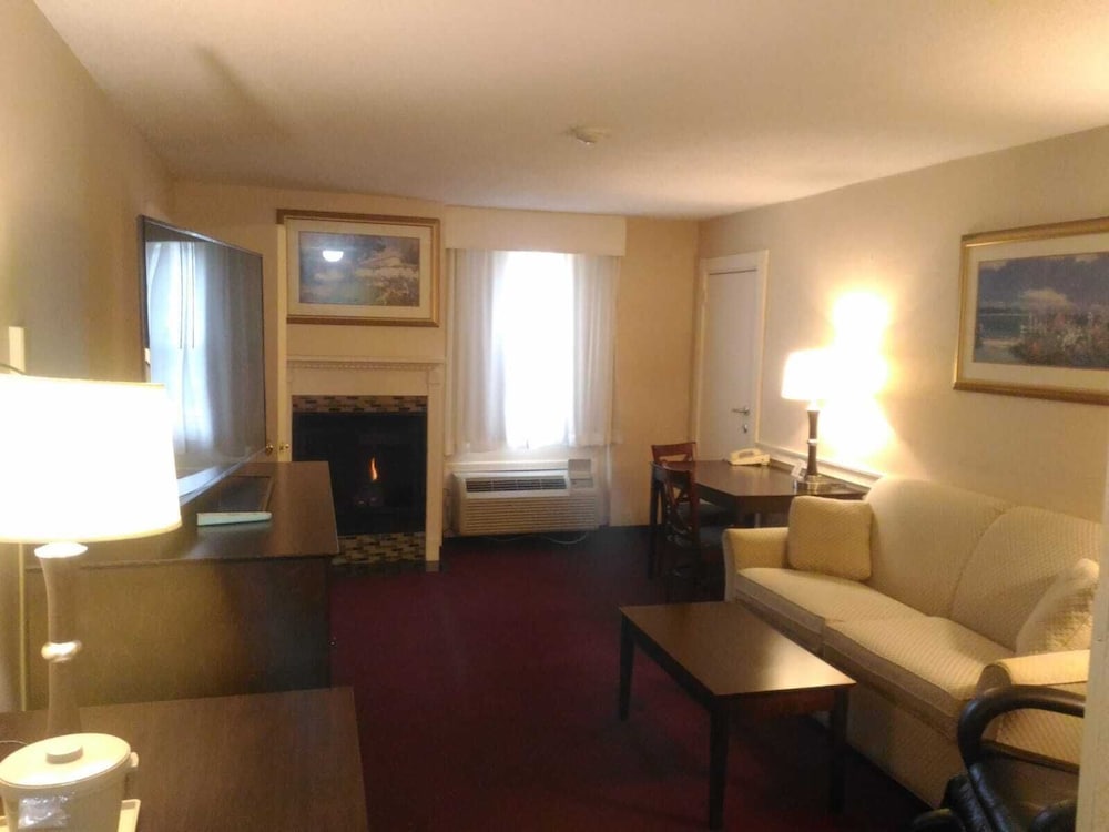 Suite, 1 King Bed, Fireplace - Photo 2
