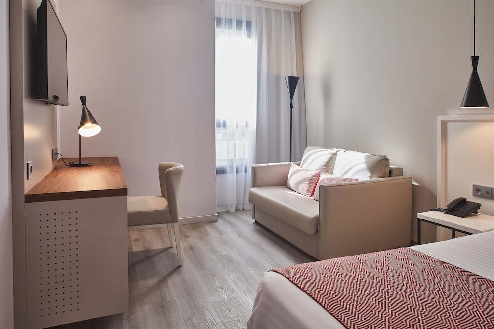 Deluxe Triple Room (2 Adults + 1 Child) photo 2