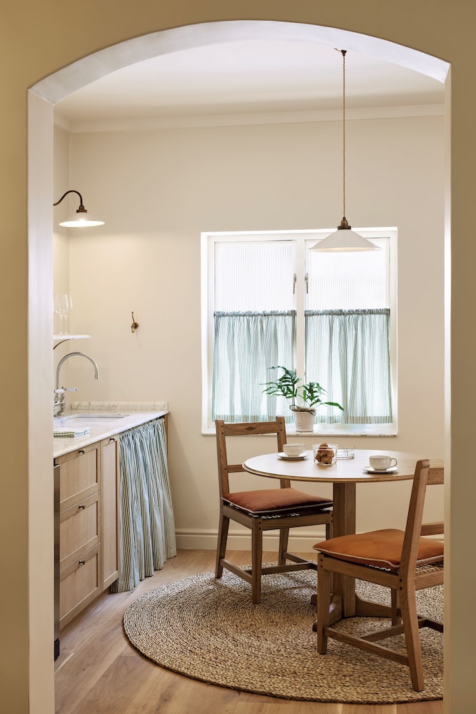 Luxury Suite - Photo 3