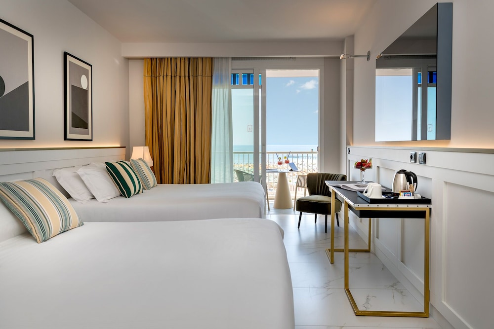 Deluxe Room, Balcony, Sea Facing - Photo 6