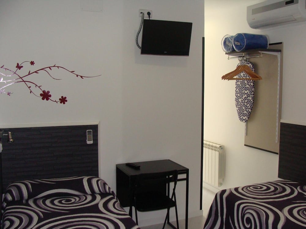 Twin Room, Private Bathroom photo 3