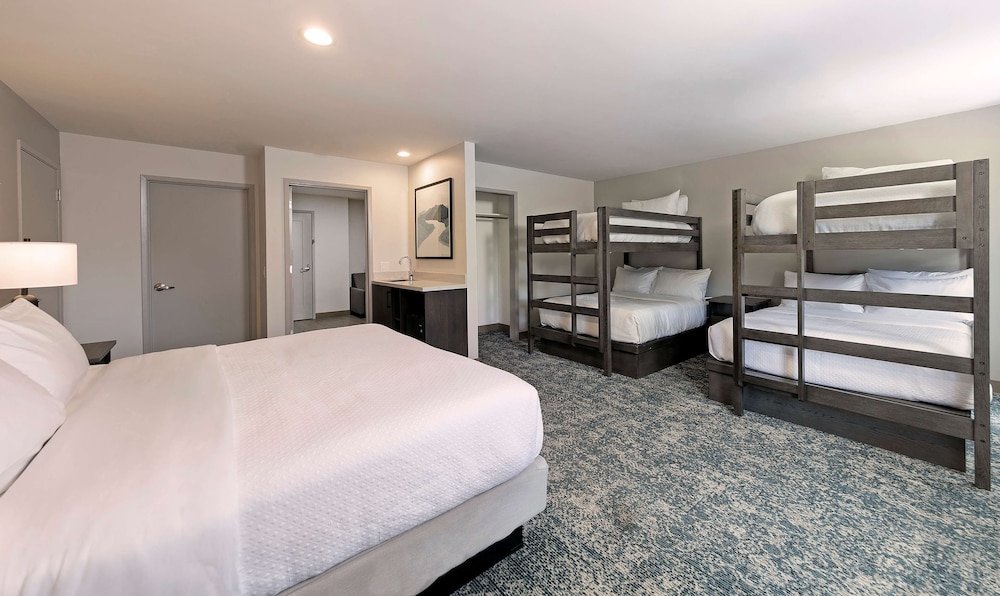 Room, Multiple Beds