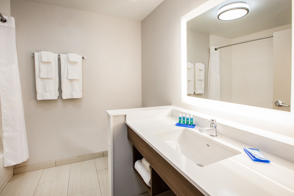 Suite, 2 Queen Beds - Photo 6
