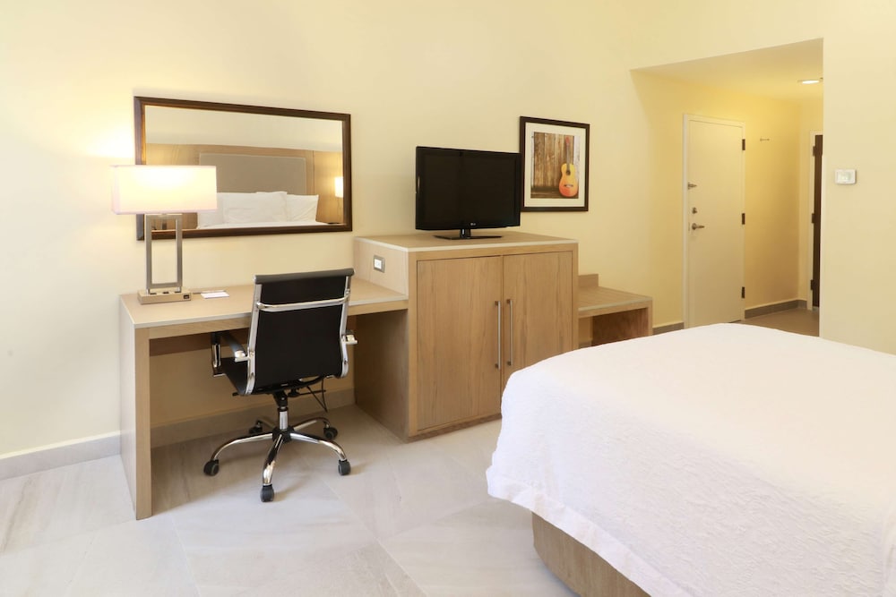 King Room with Sofa Bed and Study - Non-Smoking