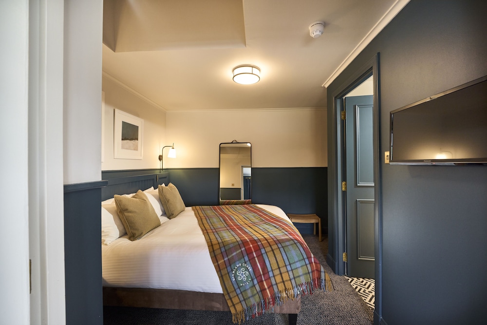 Superior Suite, 1 King Bed, Garden View