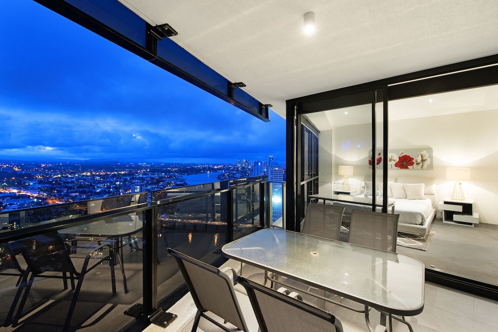 Family Apartment, 2 Bedrooms, Canal View photo 2