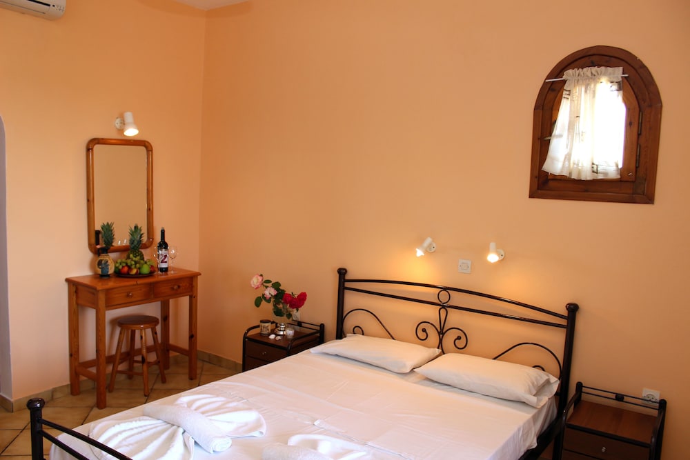 Standard Double or Twin Room, 2 Twin Beds, Pool View