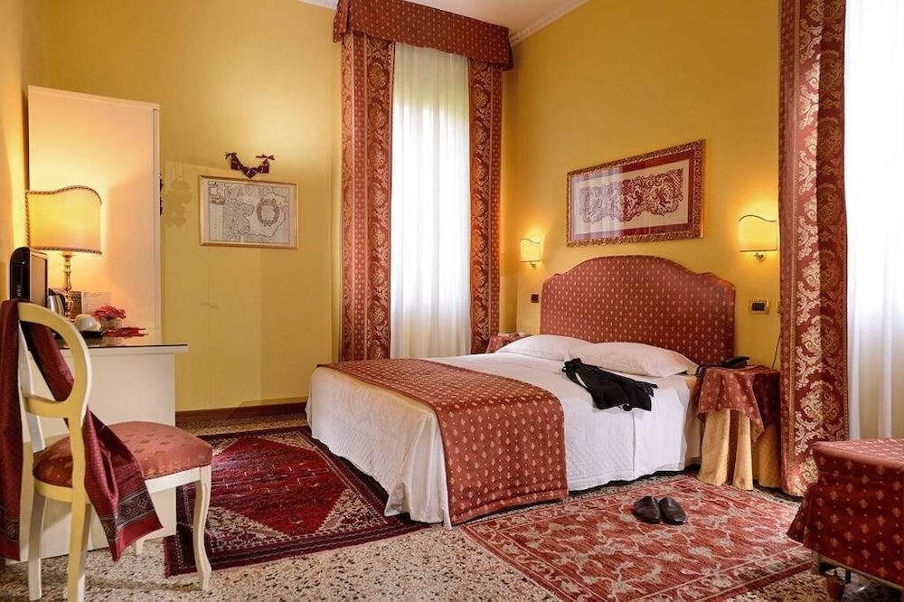 Deluxe Double or Twin Room - Photo 2
