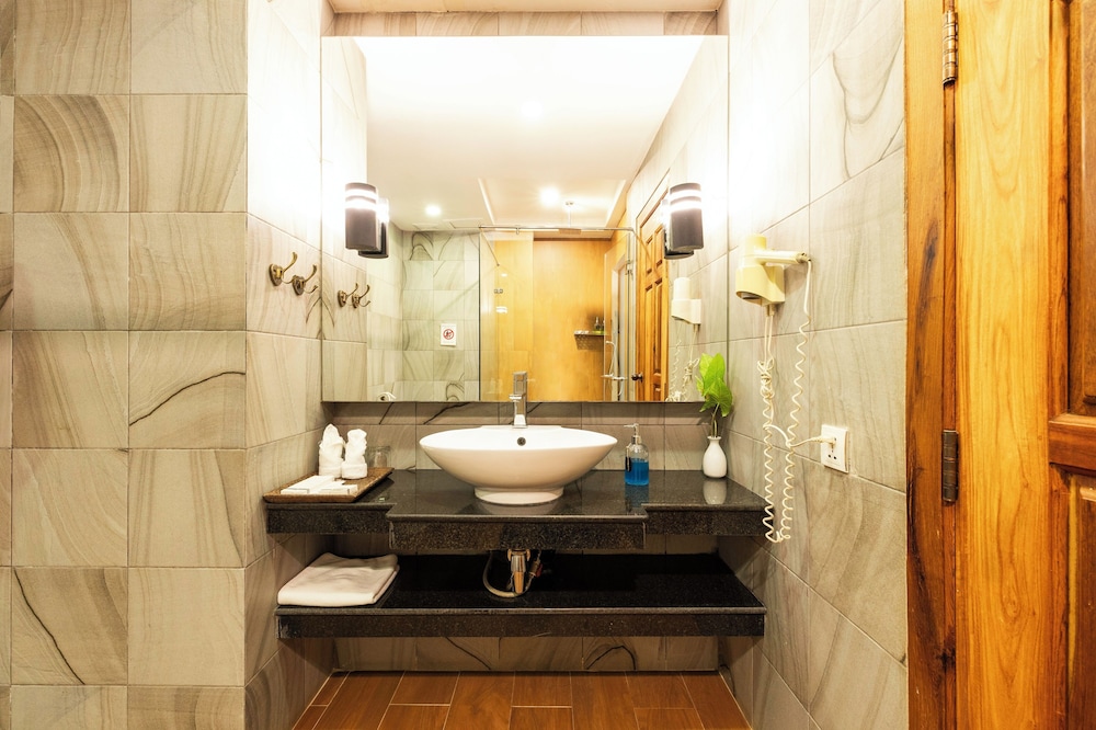 Deluxe Double Room - Photo 10