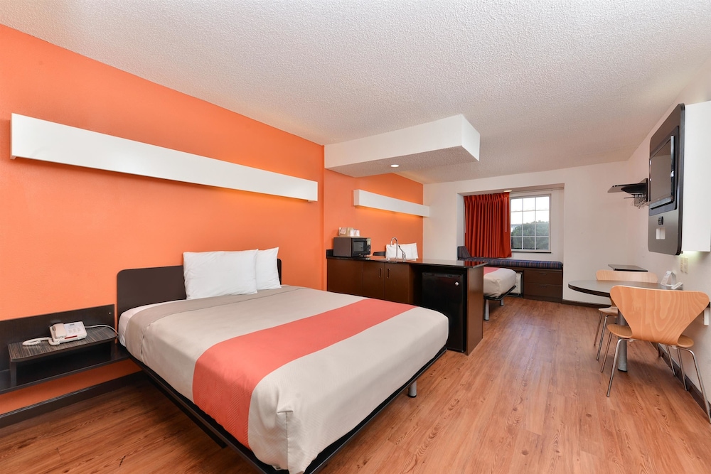 Deluxe Suite, 2 Queen Beds, Non Smoking - Photo 2