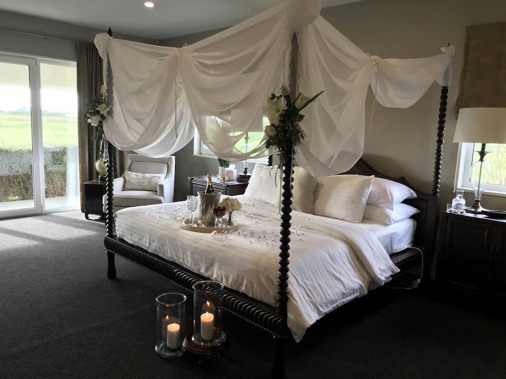 The Oxford Suite