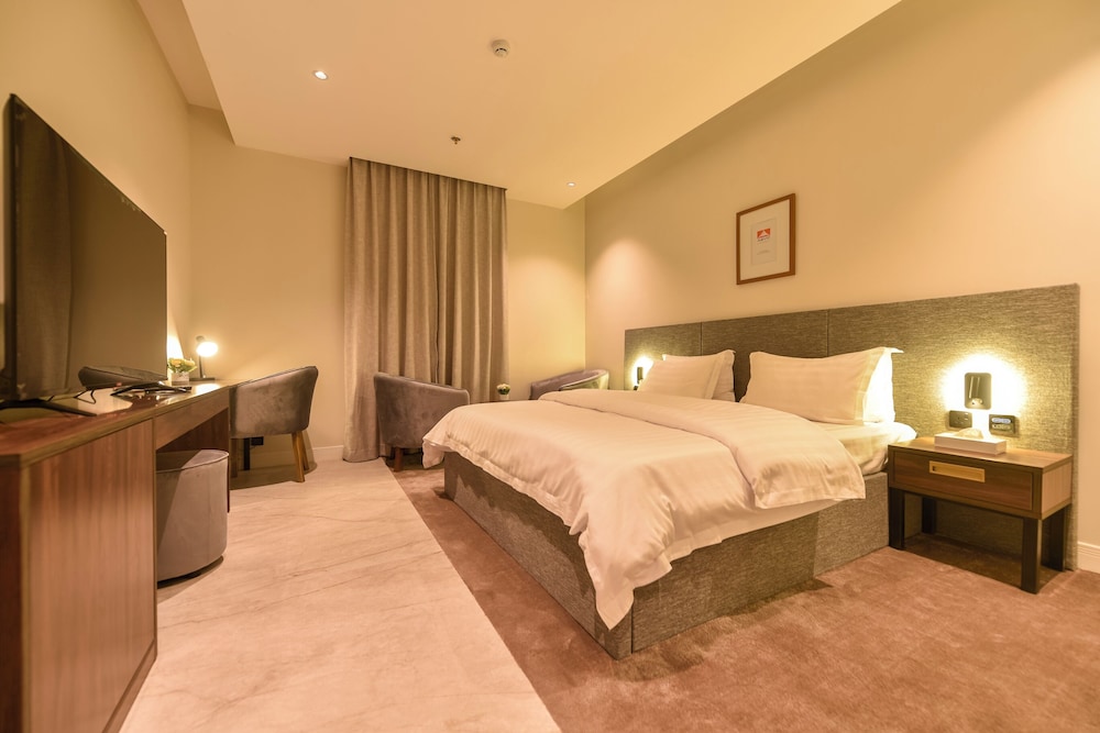 Studio Suite, Balcony, City View