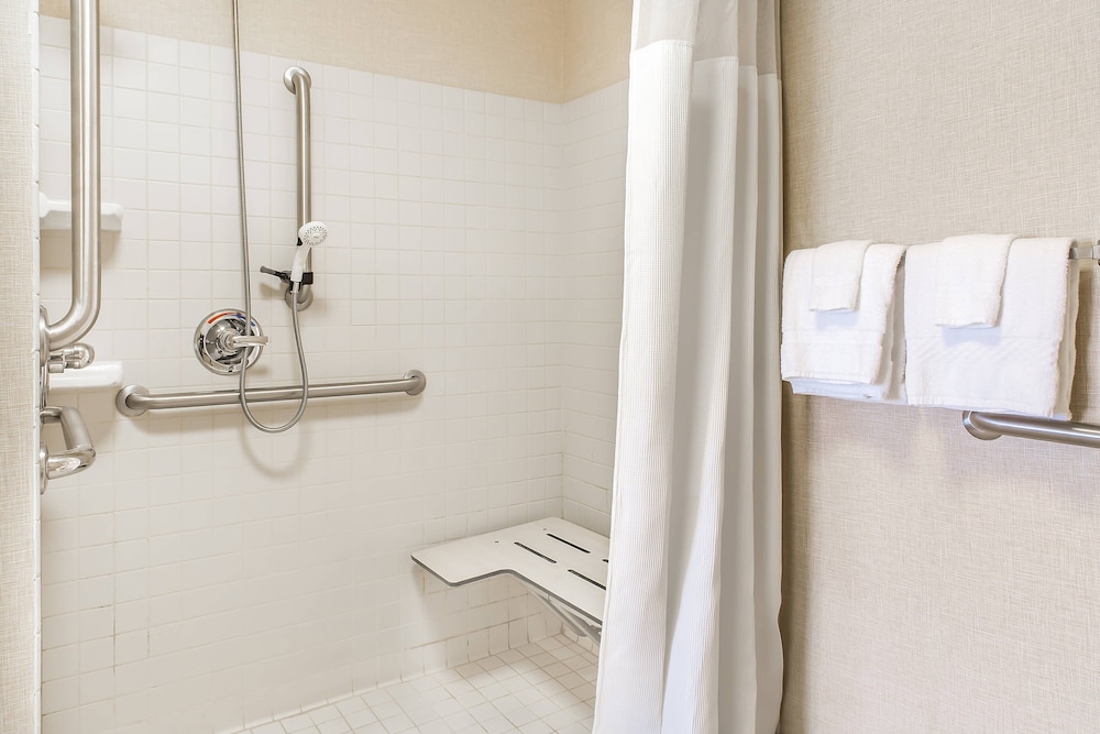 Suite, 2 Bedrooms - Photo 9