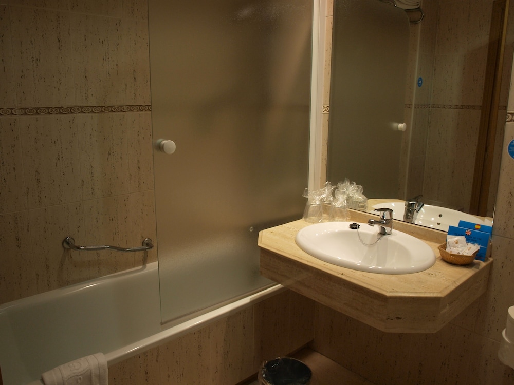 Double Room - Photo 5