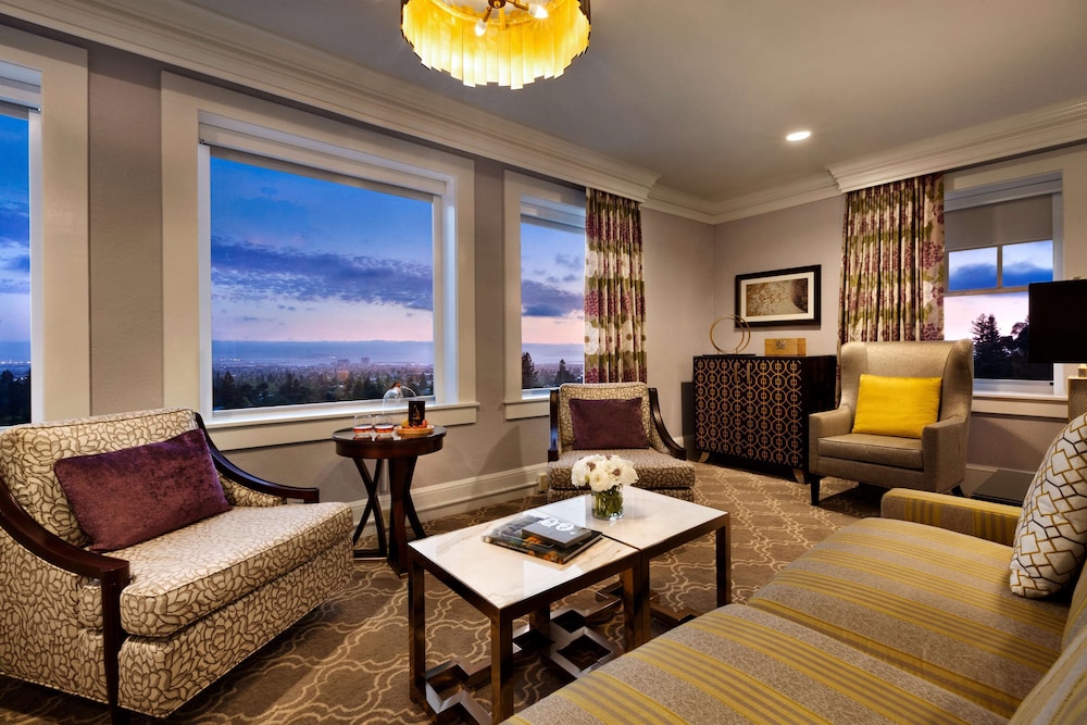 Signature Bay View Suite, 1 King Bed - Photo 3