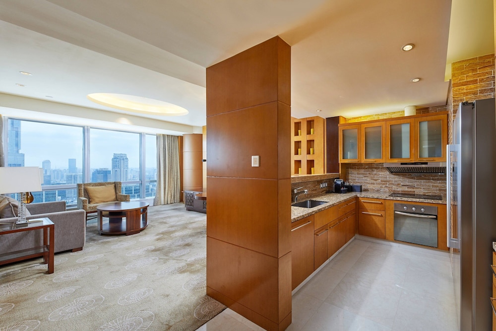 Suite, 1 Bedroom - Photo 2