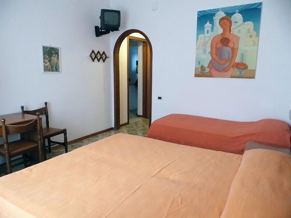 Standard Triple Room photo 2