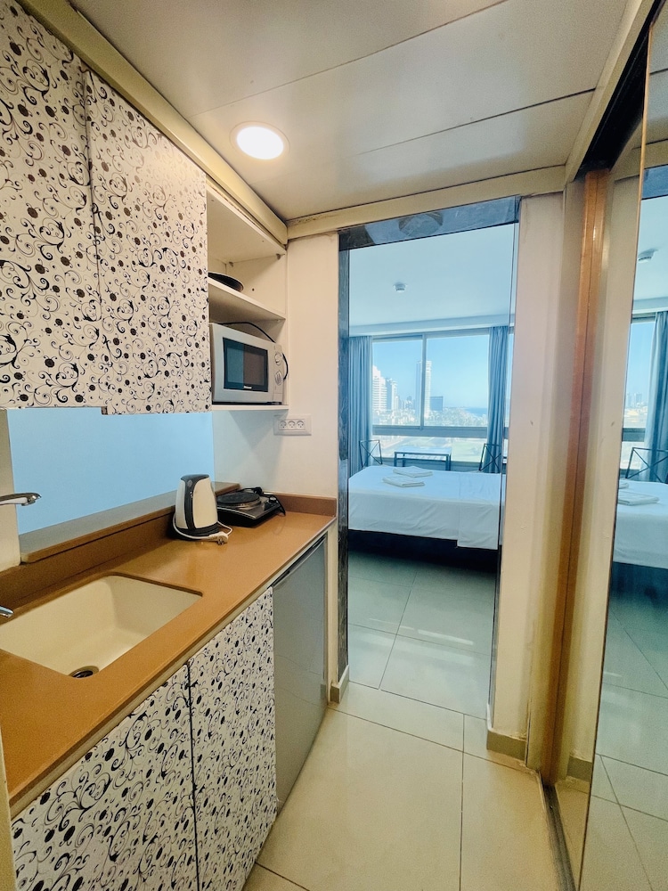 Design Studio, 1 Queen Bed, Sea View photo 2