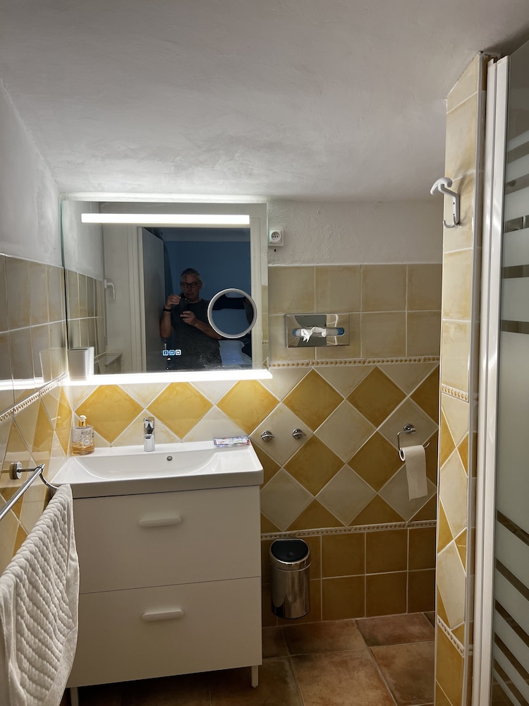 Twin Room, Ensuite, Pool View (Bleue) photo 2