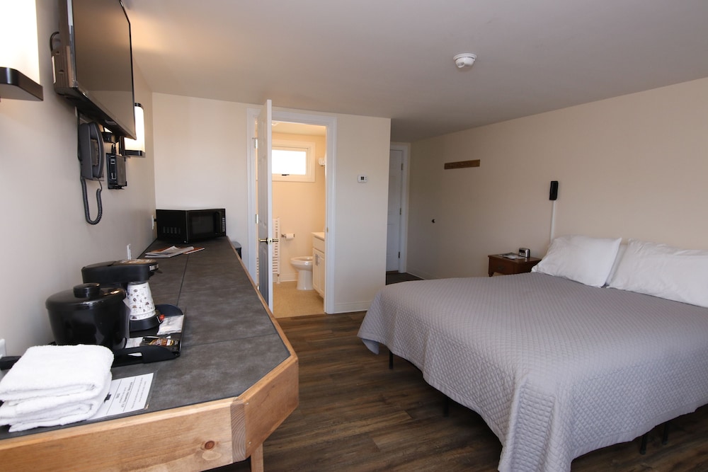 Room, 1 Queen Bed, Golf View, Ground Floor photo 2