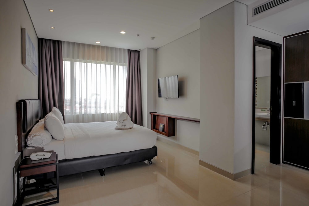 Deluxe Room, 1 King Bed photo 1