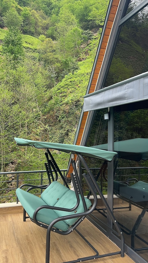 Basic Bungalow, Balcony, Mountain View photo 2