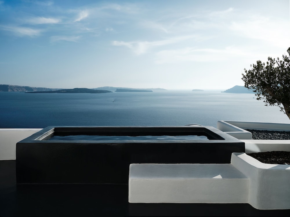 Honeymoon Suite - Photo 2