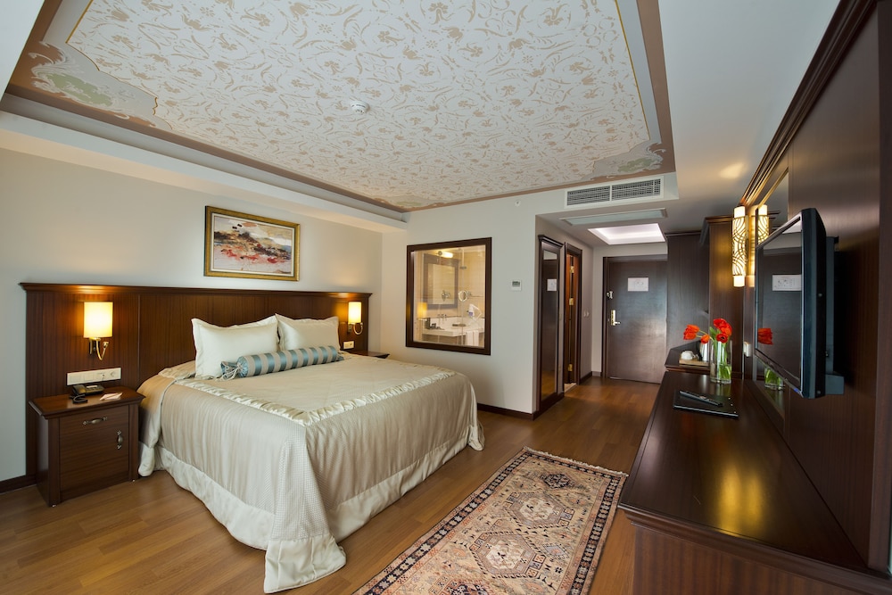 Deluxe Room, Partial Sea View