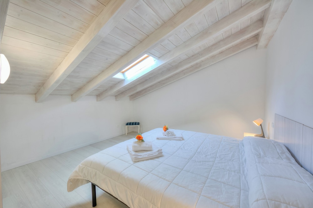 Family Apartment, Multiple Bedrooms, 2 Bathrooms (Golden Terrace) photo 1