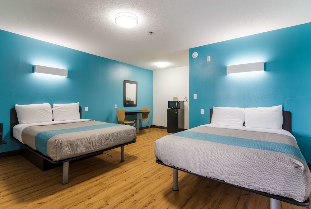 Standard Room, 2 Double Beds, Non Smoking, Refrigerator & Microwave photo 1