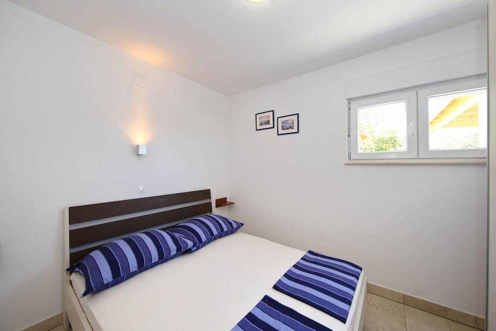 Standard Apartment, 1 Double Bed with Sofa bed, Poolside photo 2
