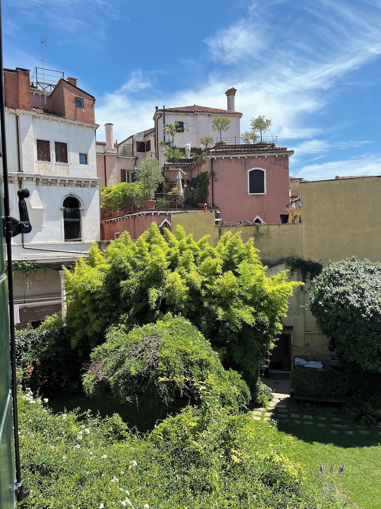 Deluxe Room, Garden View photo 2