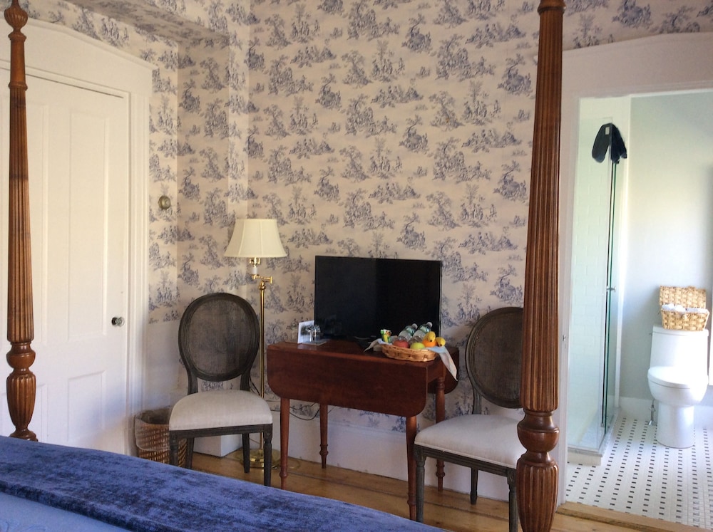Killarney Room photo 3