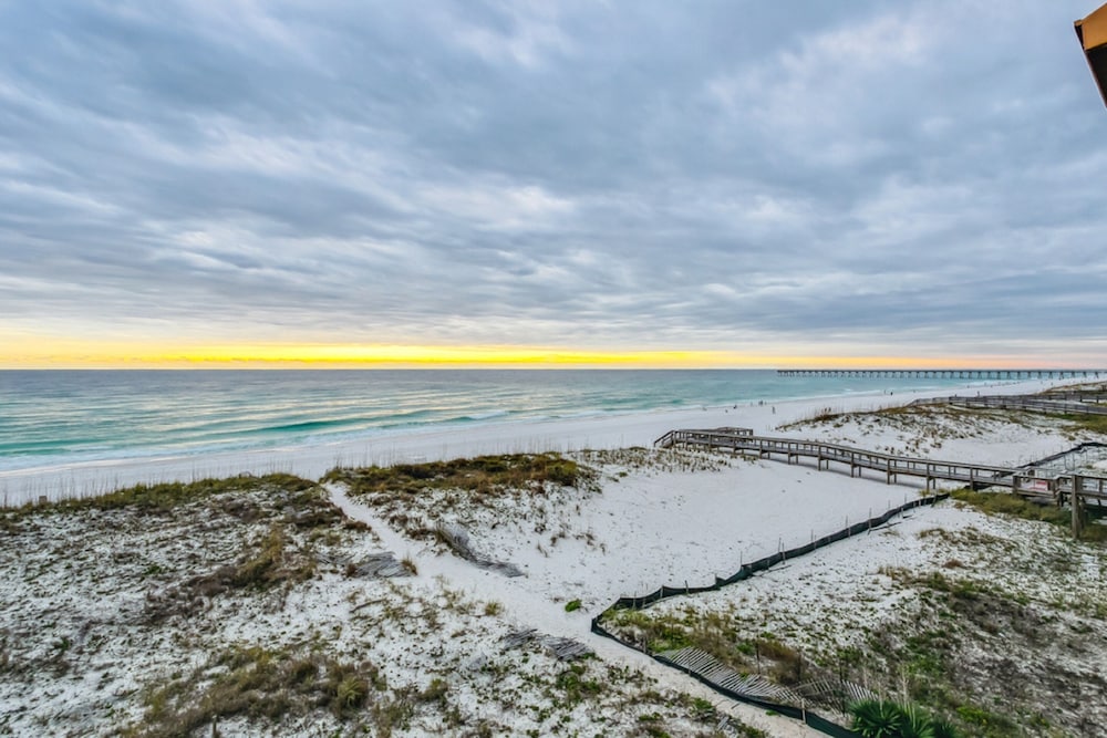 Condo, 2 Bedrooms, Beach View, Beachfront (Beach Chairs Included) photo 3