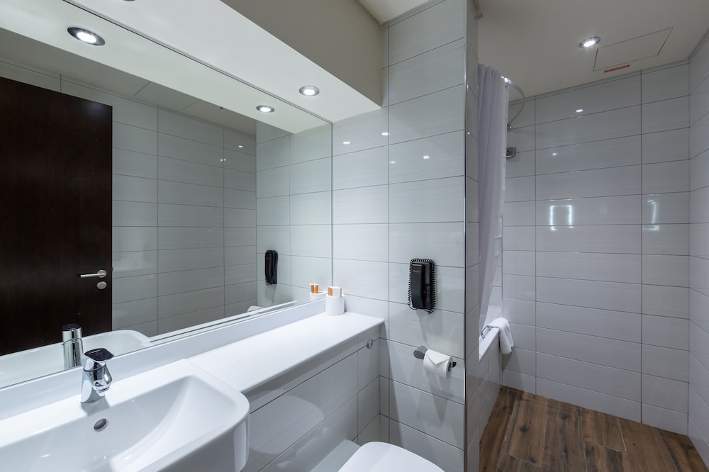 Twin Room, Smoking (Free Airport Shuttle) - Photo 5