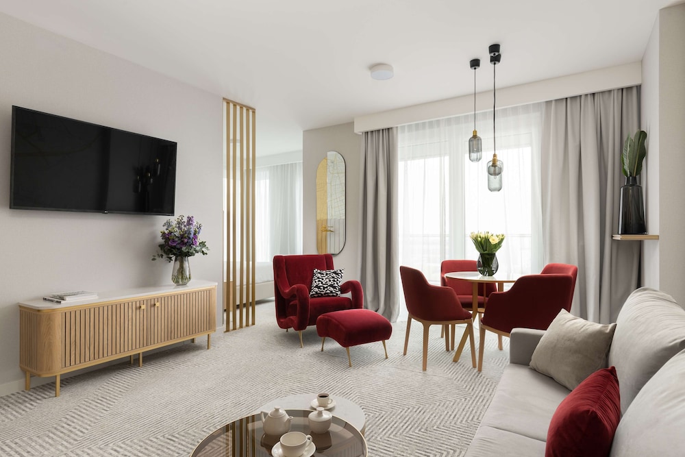 Family Room, 1 King Bed with Sofa bed, Balcony - Photo 3