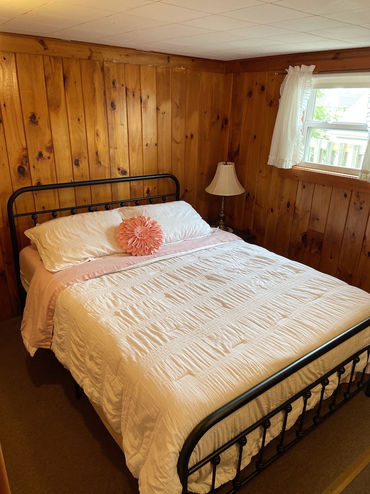 Family Cottage, 2 Queen Beds, Kitchen photo 3